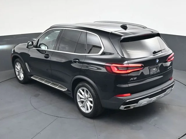 Used 2023 Black BMW xDrive40i image 25