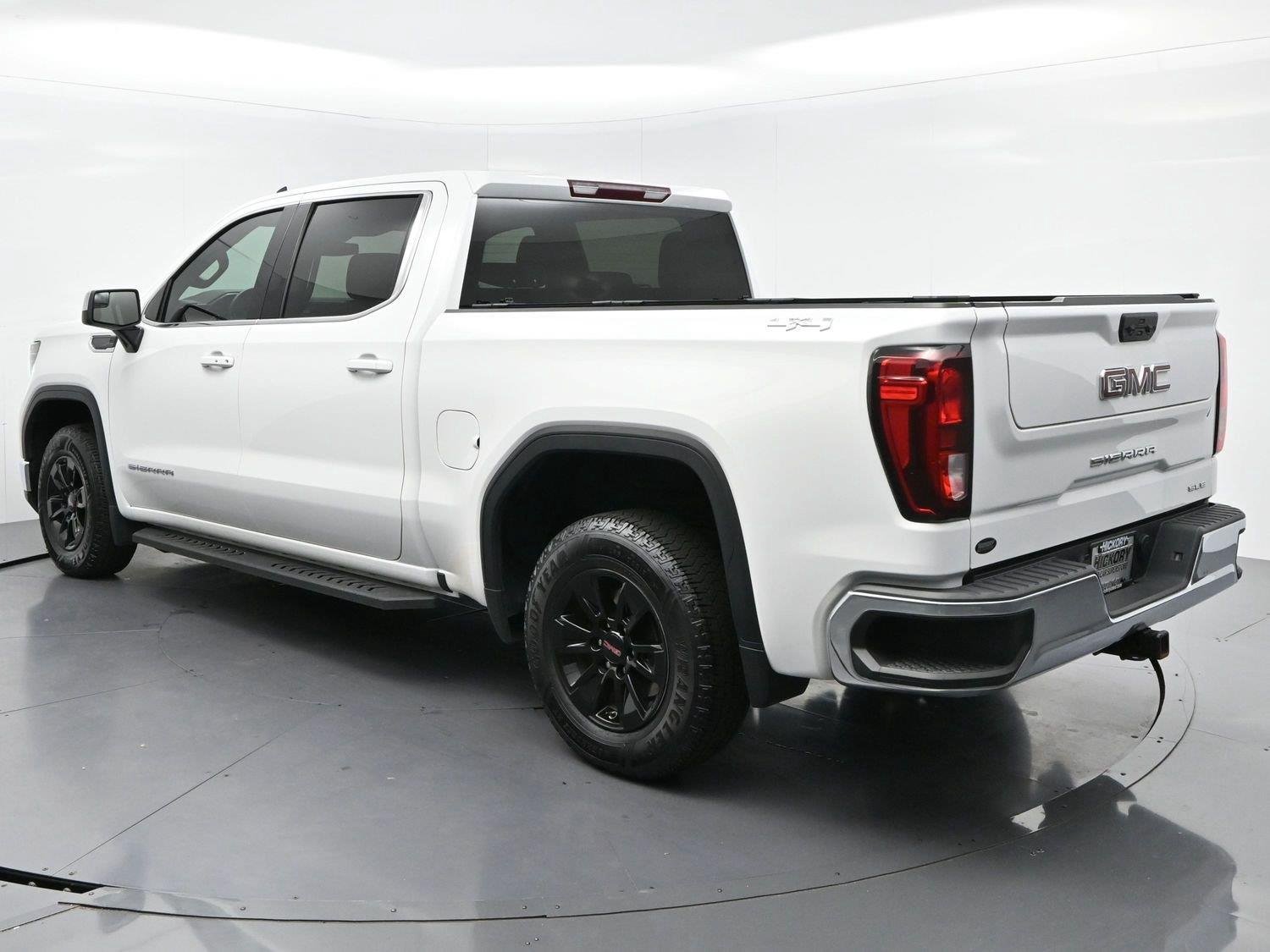 Used 2024 Summit White GMC SLE image 5
