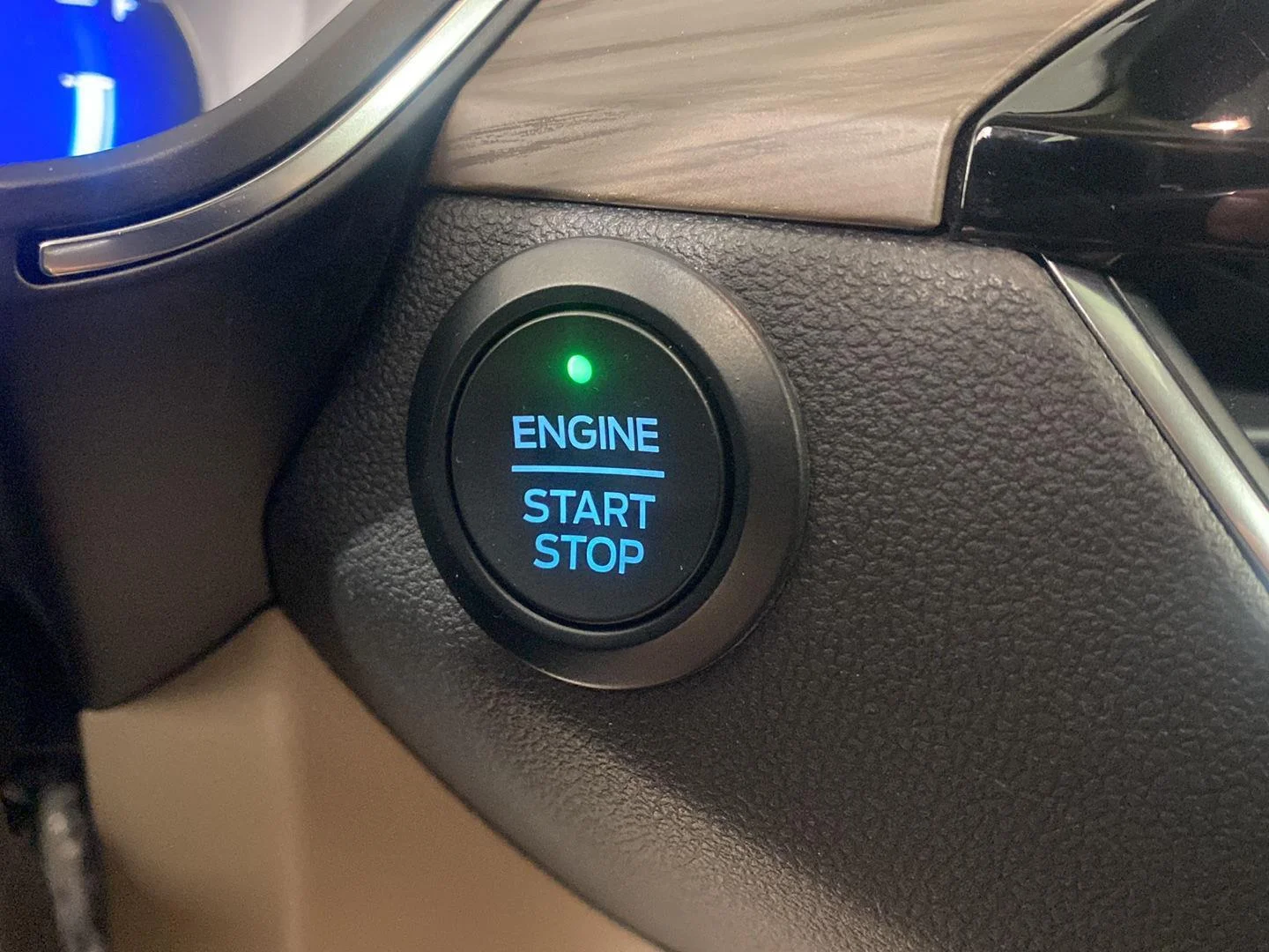 Used 2020 Star White Metallic Tri-Coat Ford Titanium image 12