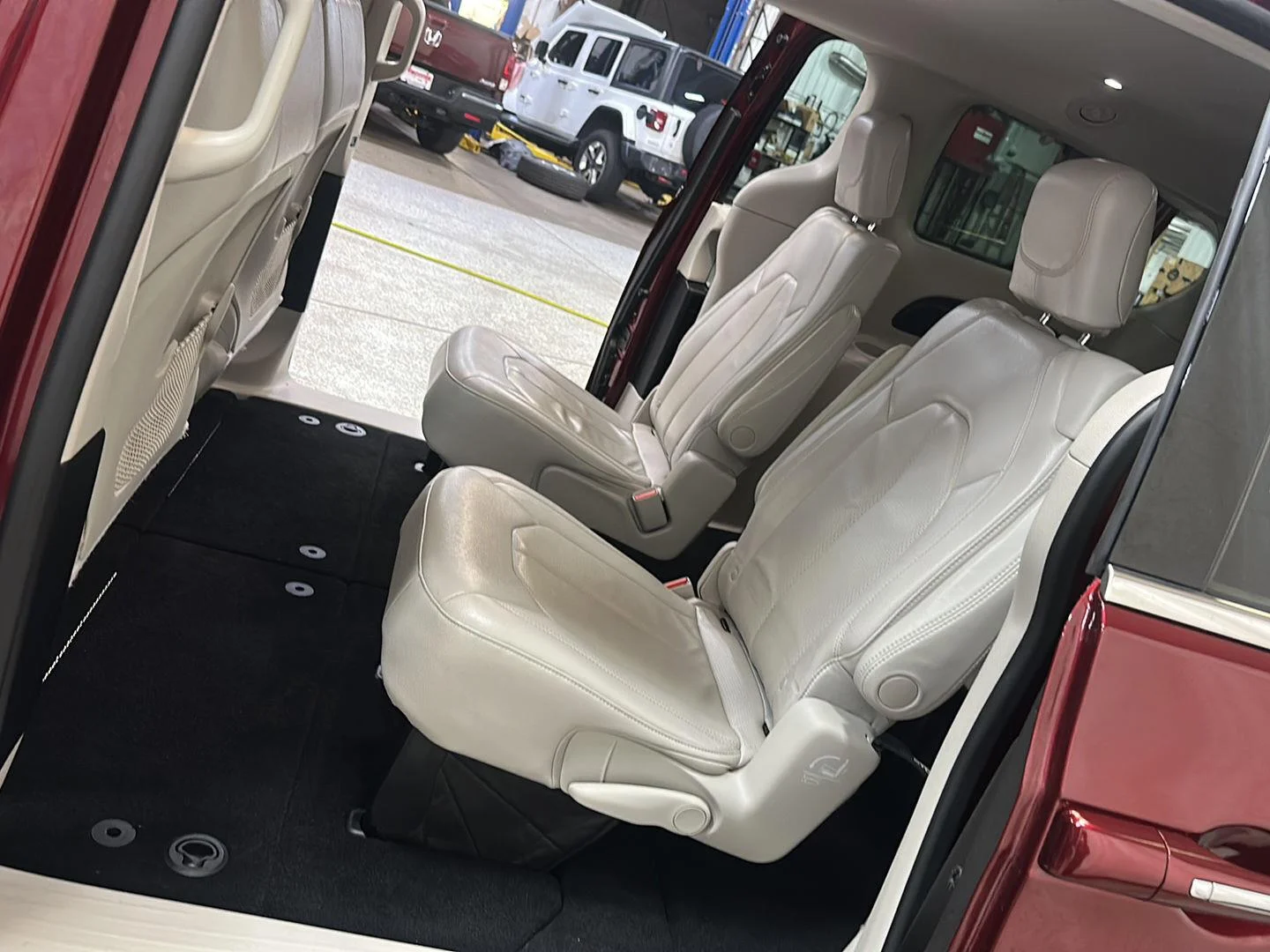Used 2019 Velvet Red Pearlcoat Chrysler Touring L image 29