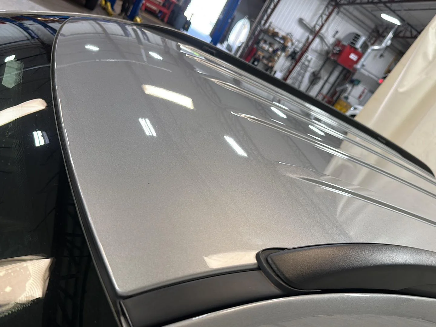 Used 2023 Billet Silver Metallic Clearcoat Jeep Latitude image 14