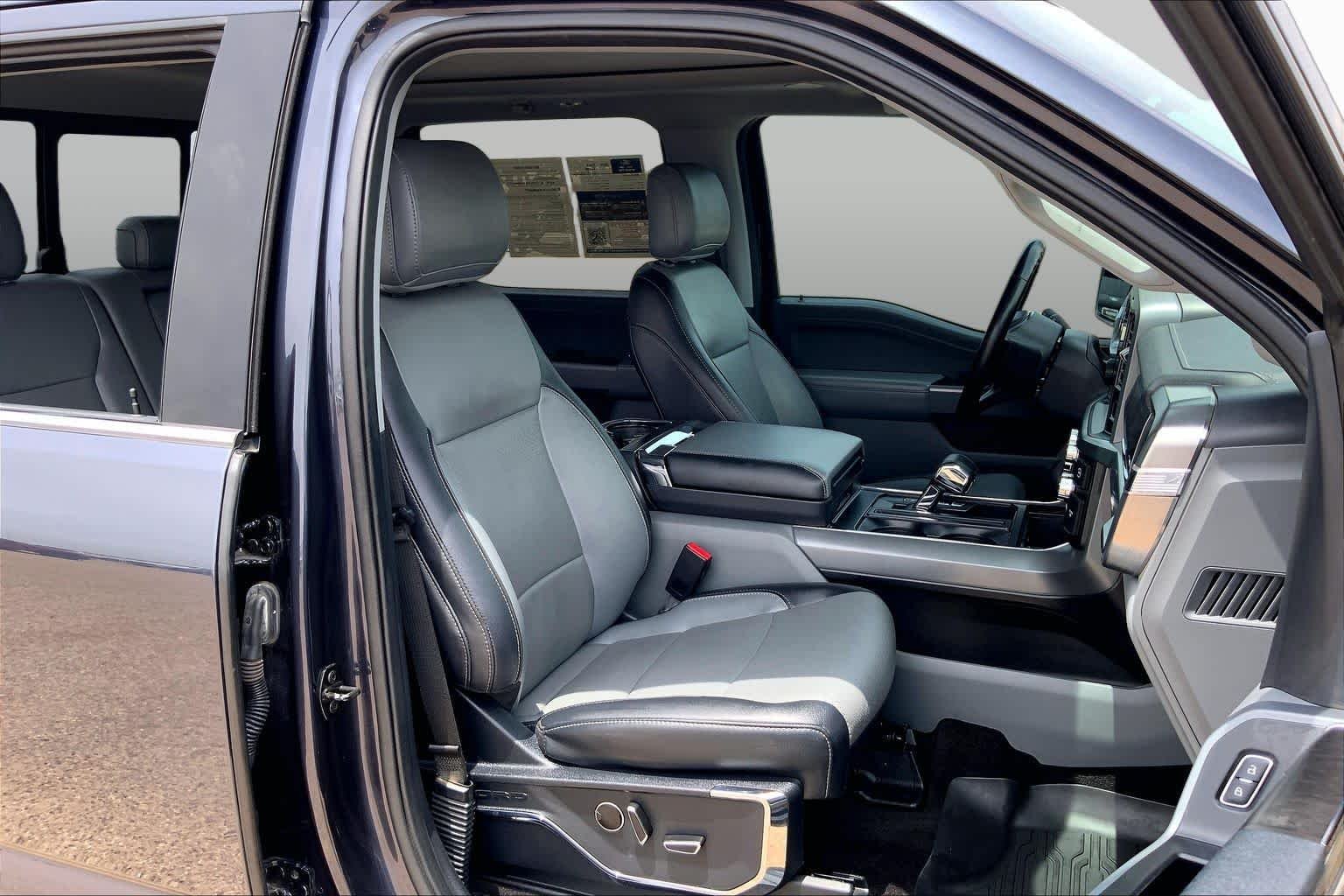 Used 2021 Smoked Quartz Metallic Tinted Clearcoat Ford LARIAT image 9