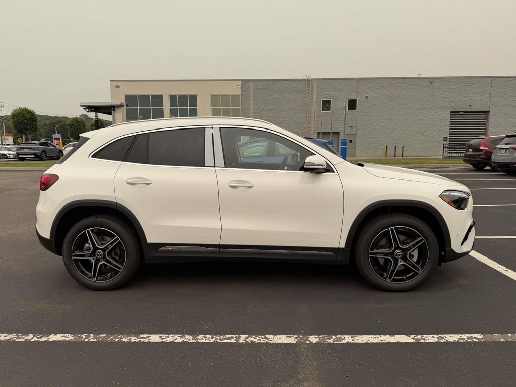 New 2026 Polar White Mercedes-Benz GLA 250 image 9