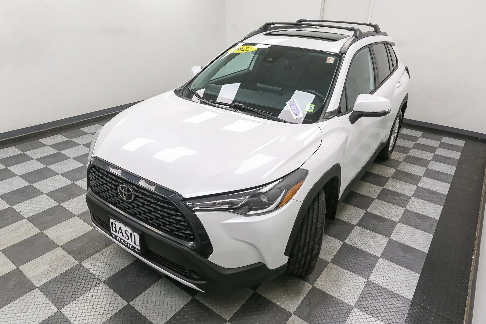 Used 2022 Wind Chill Pearl Toyota LE image 6