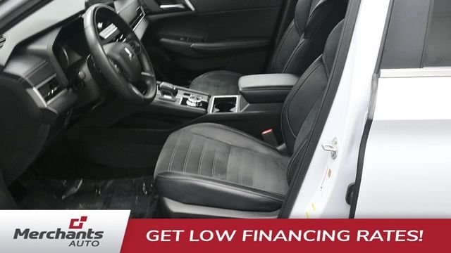Used 2024 White Mitsubishi SE image 11