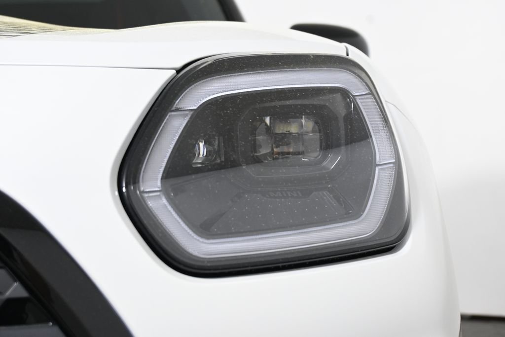 New 2027 White MINI Iconic image 11