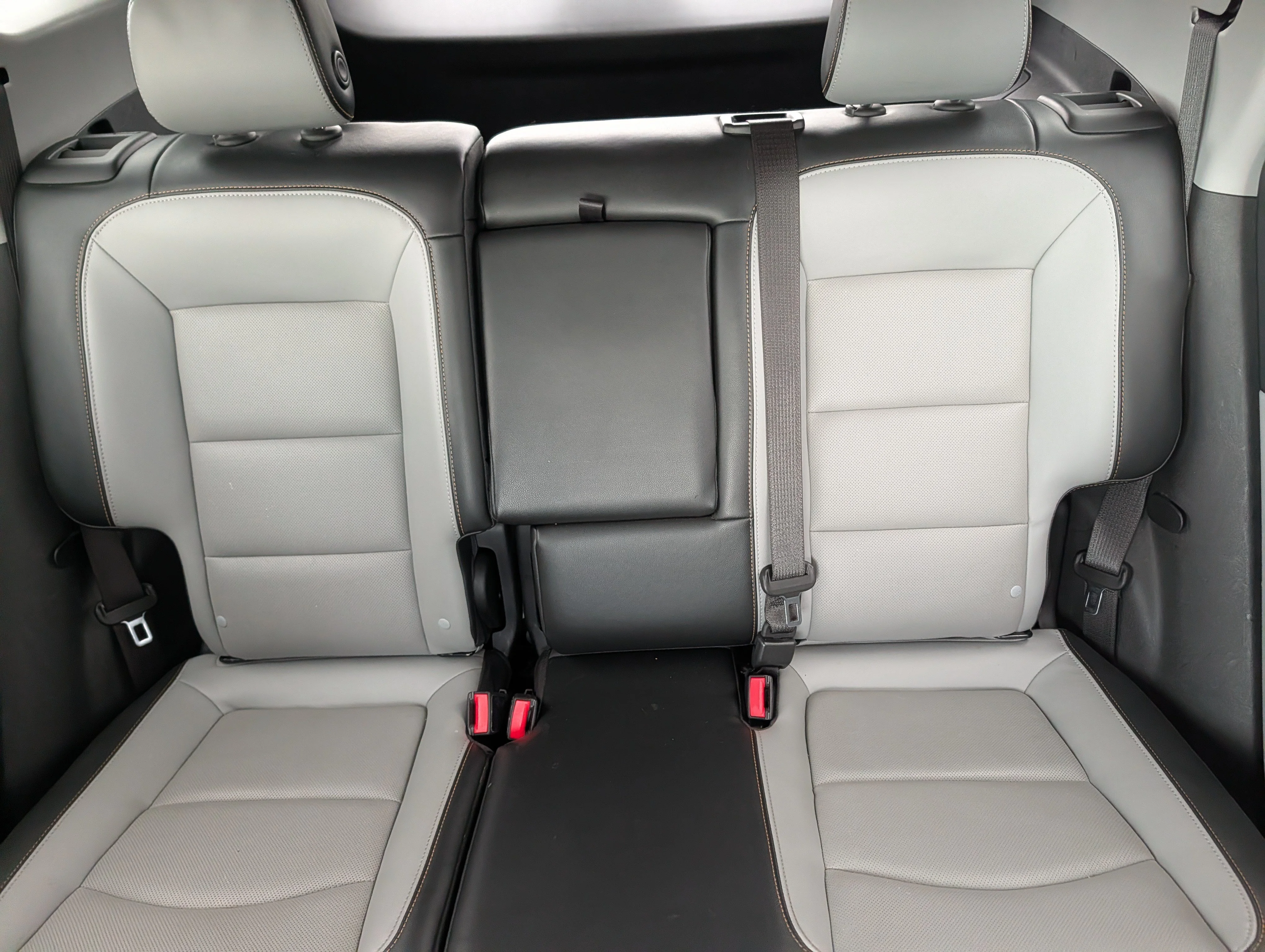 Used 2018 Graphite Gray Metallic GMC SLT image 13