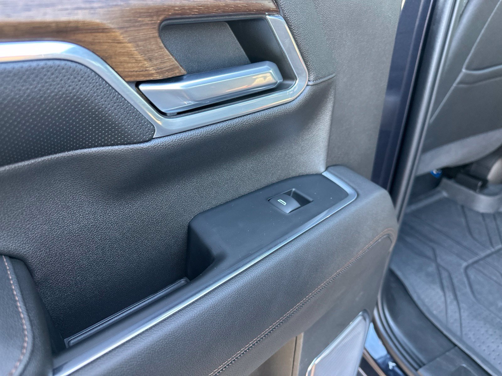 Used 2022 Gray Chevrolet High Country image 29