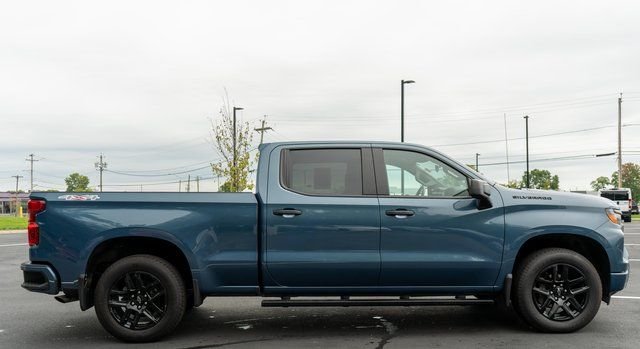Used 2024  Chevrolet Custom image 5