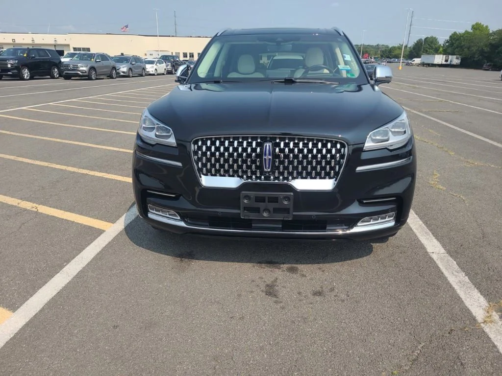 Certified Used 2022 Black Lincoln Black Label Grand Touring image 3