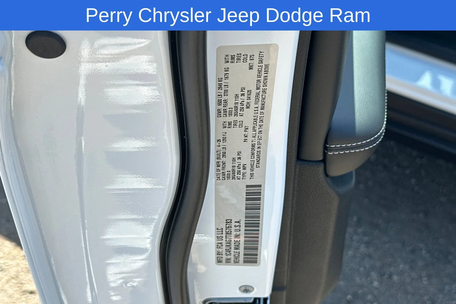 New 2026 Bright White Clear-Coat Exterior Paint Jeep Laredo image 23