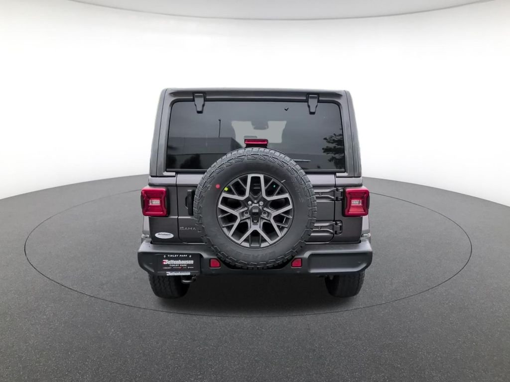 New 2026 Granite Crystal Metallic Clear-Coat Exterior Paint Jeep Sahara image 8