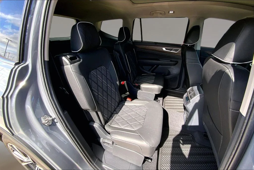 New 2026 Pure Gray Volkswagen 2.0T SEL Premium R-Line image 10