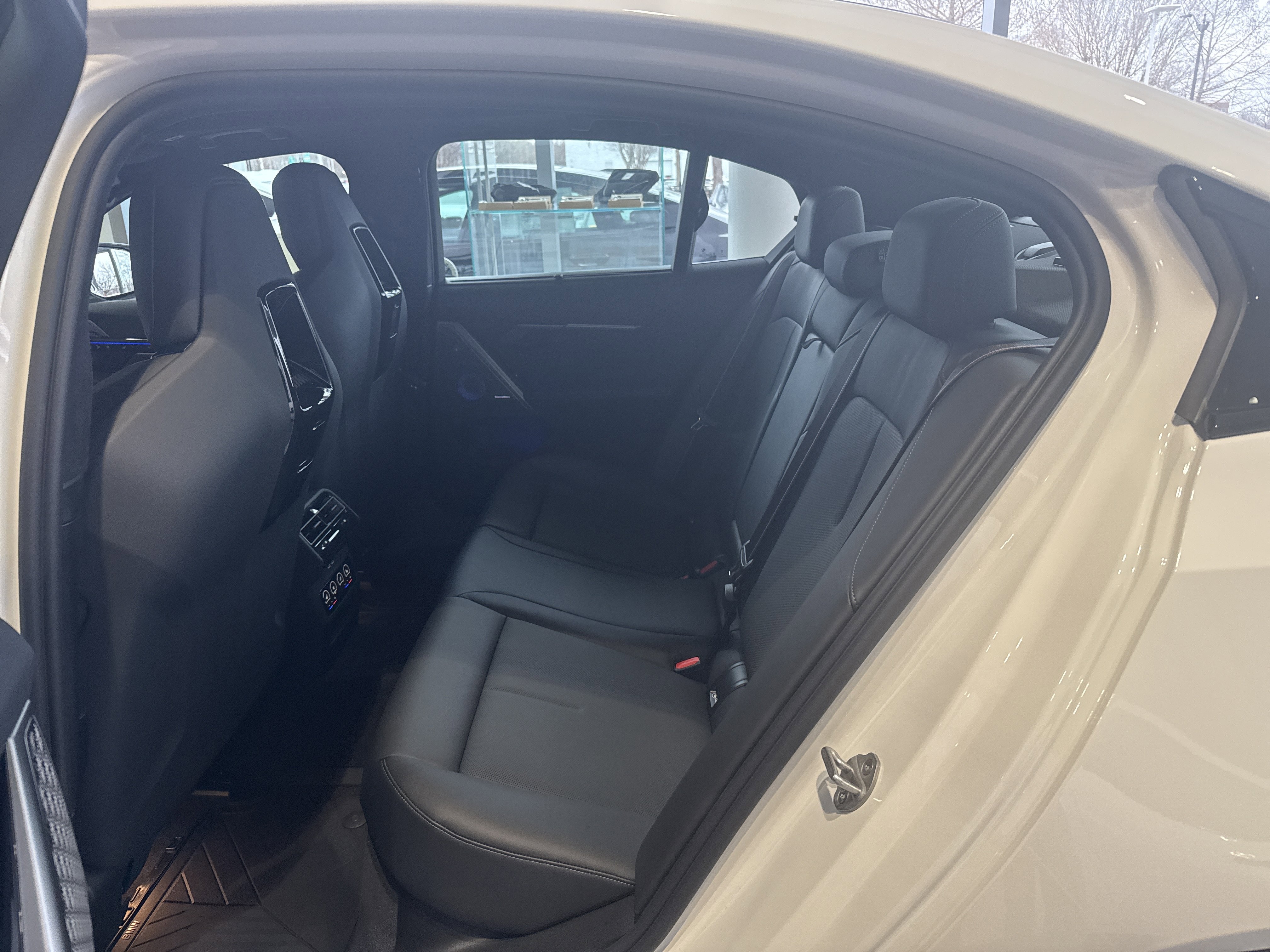 New 2026 0300 Alpine White BMW  image 11