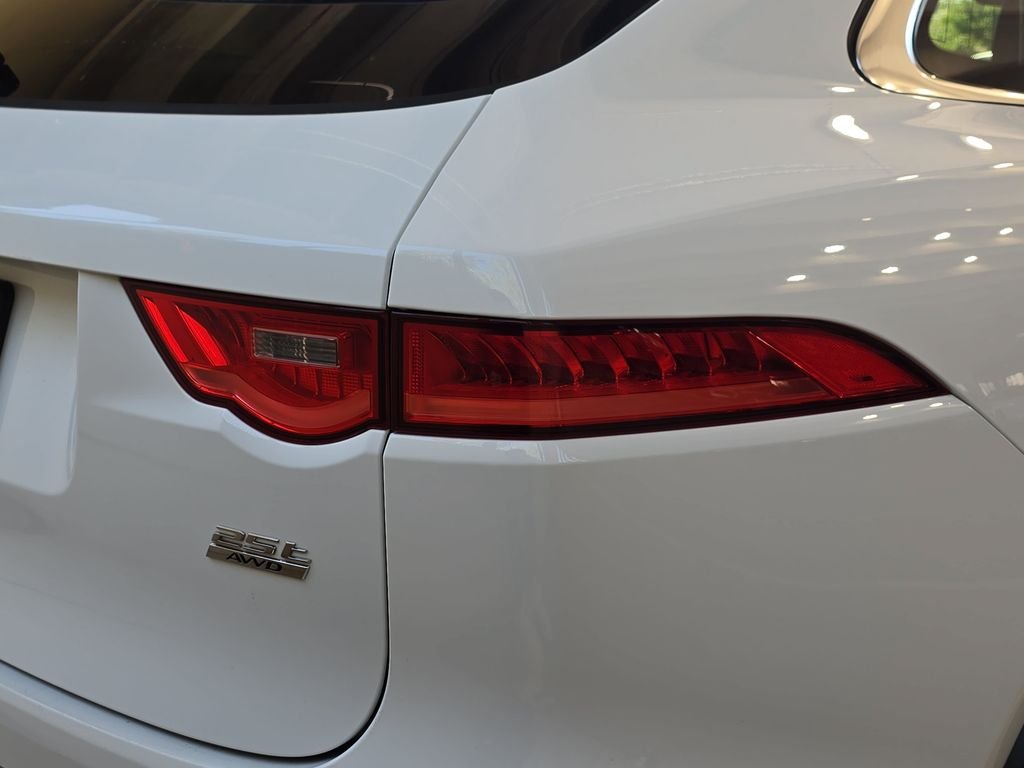 Used 2020  Jaguar 25t image 37