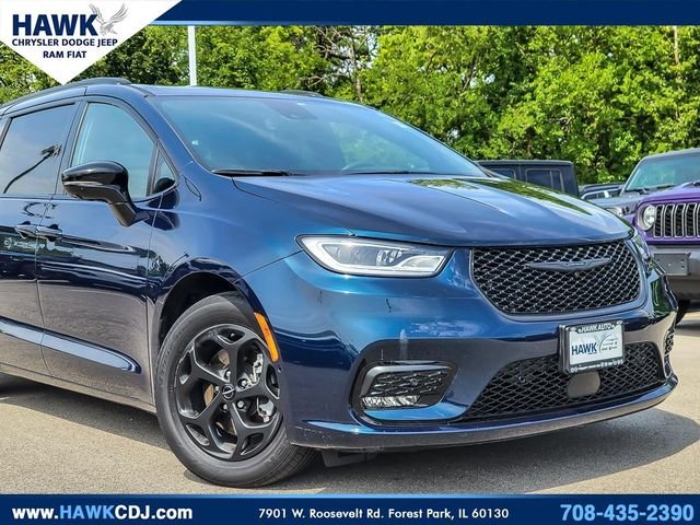 Used 2024 Blue Chrysler Select Premium S Appearance image 2