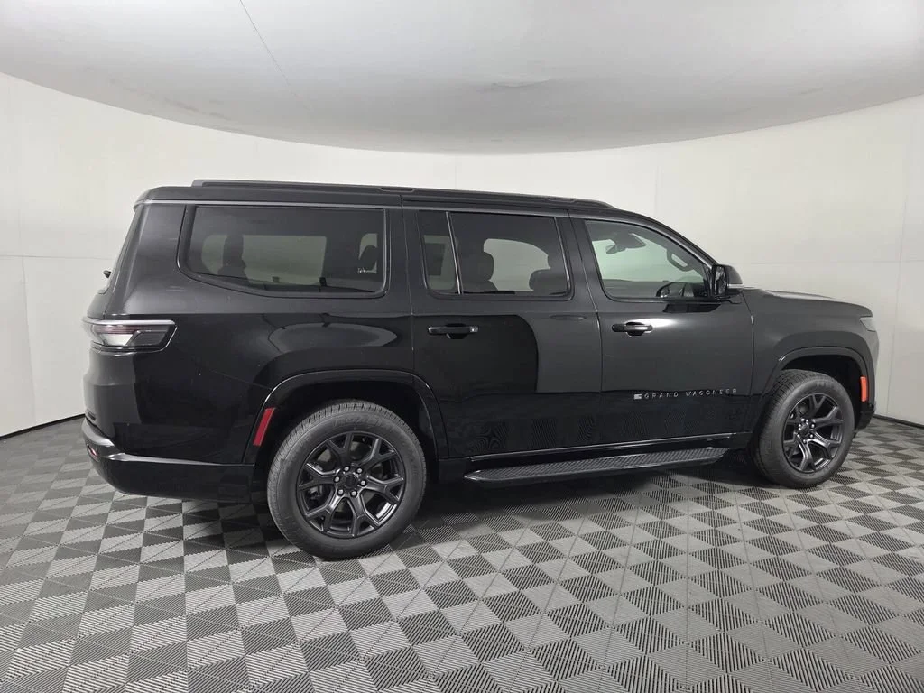 New 2026 High Gloss Black Exterior Paint Jeep Limited Altitude image 4