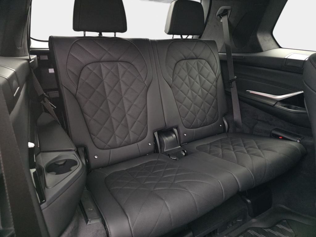 New 2027 Brooklyn Grey Metallic BMW xDrive40i image 12
