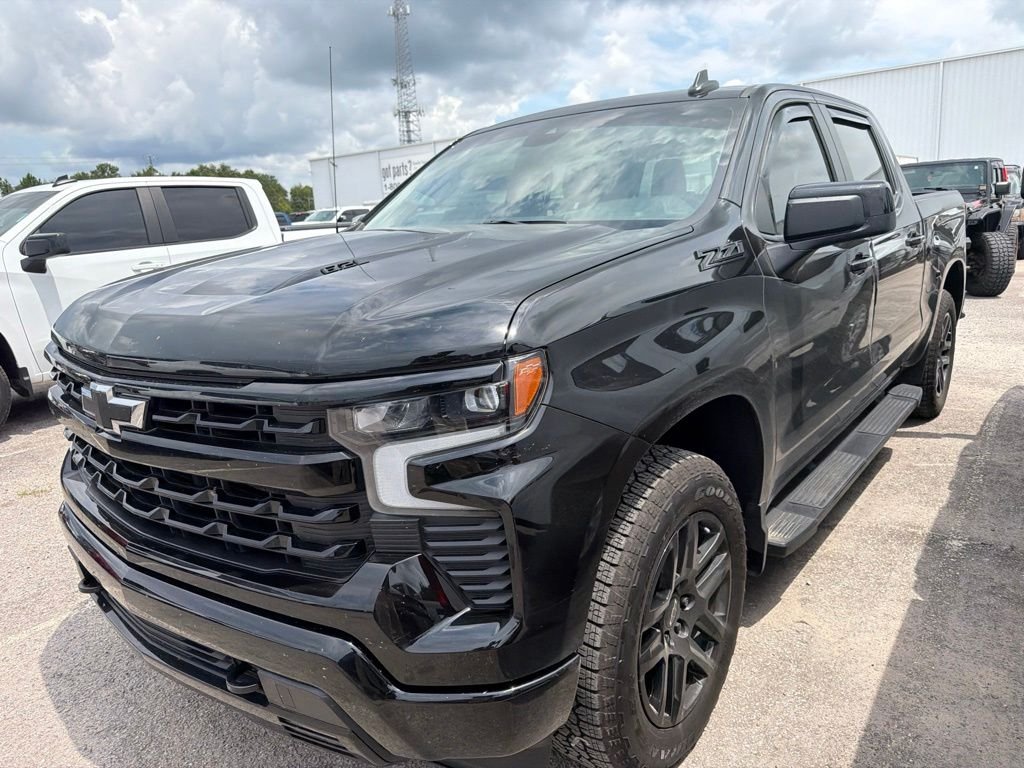 Used 2025 Black Chevrolet RST image 3