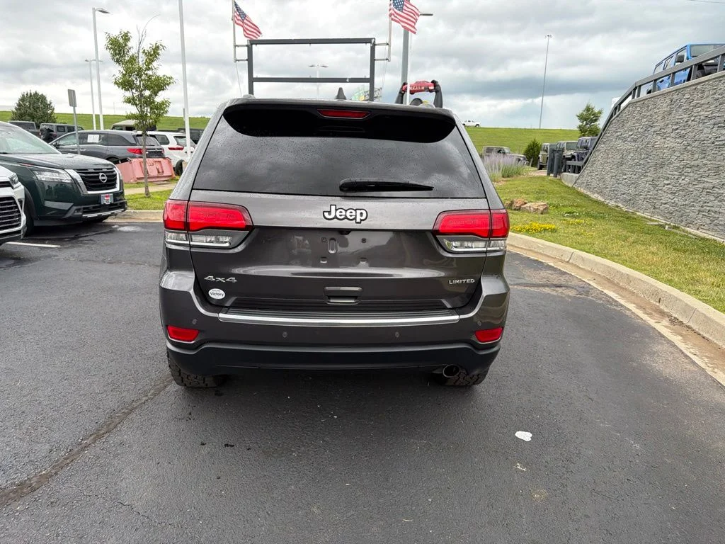Used 2020 Gray Jeep Limited image 6