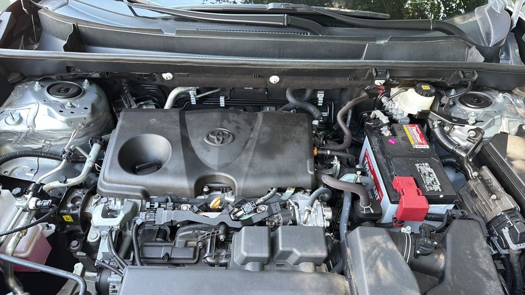 Used 2022 Silver Toyota XLE Premium image 35