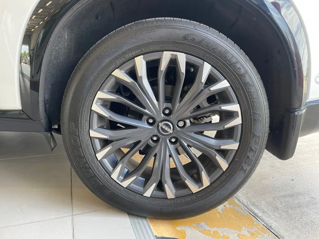 Used 2024 White Nissan Platinum image 19