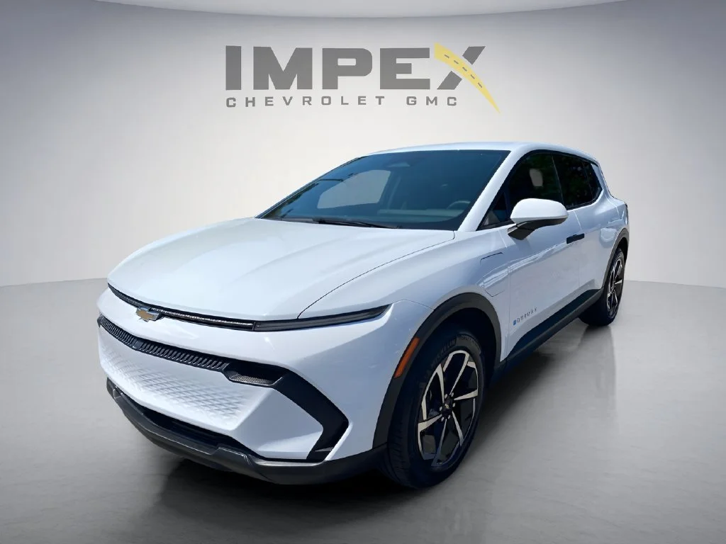 Used 2025 Summit White Chevrolet LT image 1