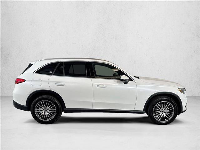 New 2026 MANUFAKTUR Moonlight White Metallic Mercedes-Benz GLC 300 image 34