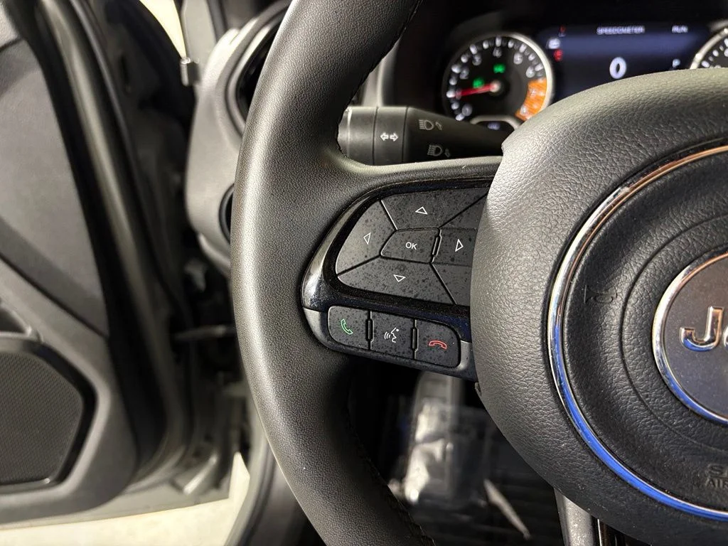 Used 2022 Gray Jeep Altitude image 19