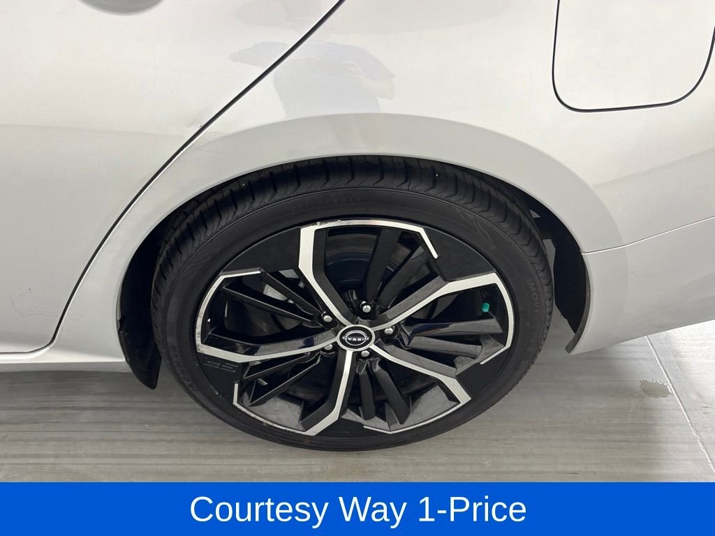 Used 2024 Silver Nissan 2.5 SR image 13