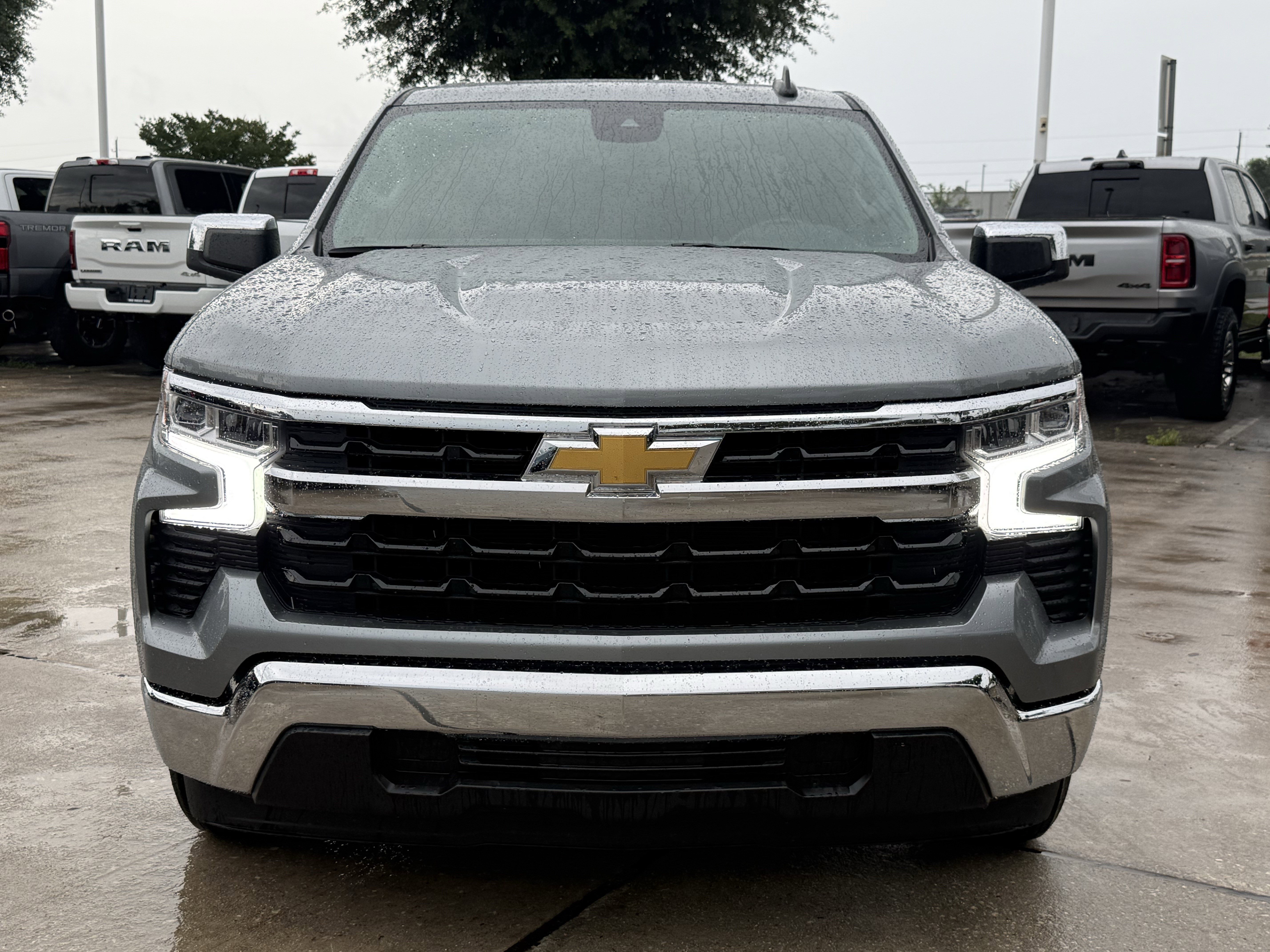 Used 2025 Sterling Gray Metallic Chevrolet  image 9