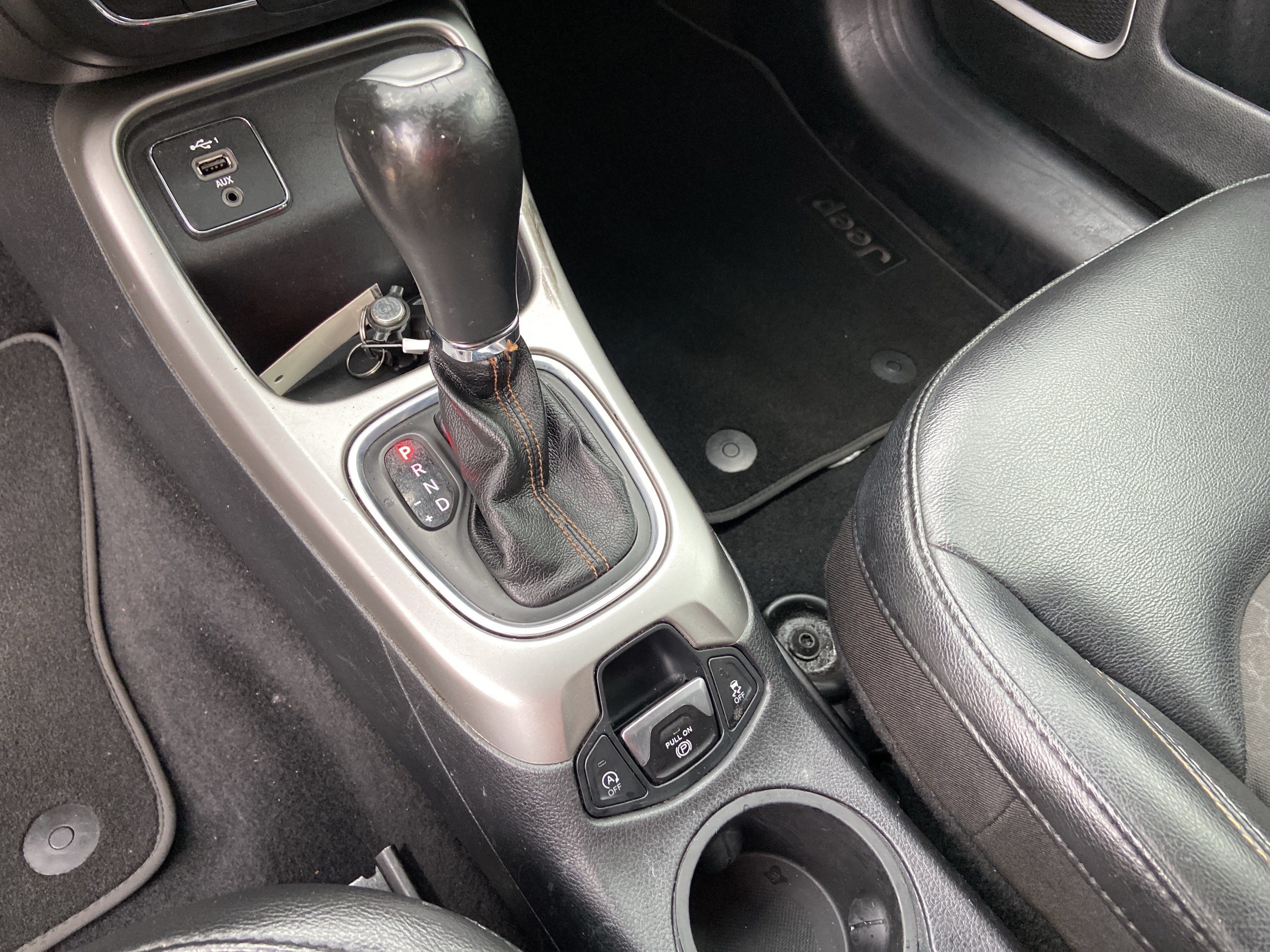Used 2019 Billet Silver Metallic Clearcoat Jeep Latitude image 40