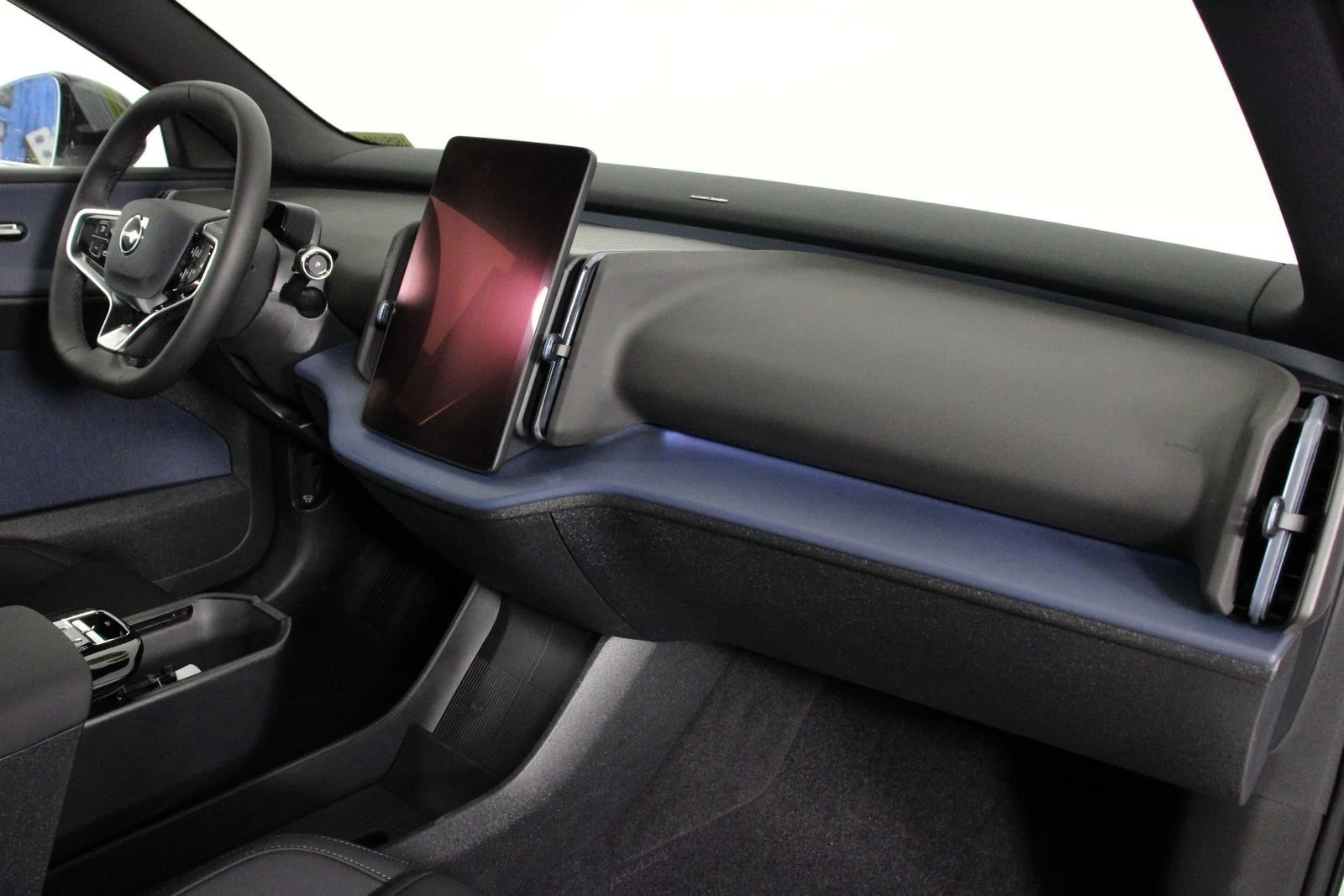 2025 Volvo EX30 Plus - Photo 9