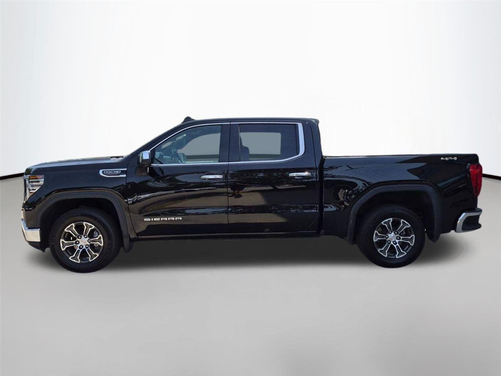 Used 2025 Onyx Black GMC SLT image 8