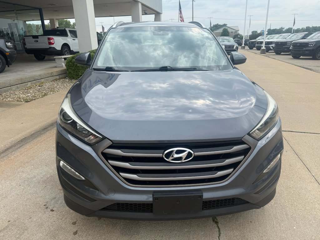 Used 2016 Coliseum Grey Hyundai SE image 3