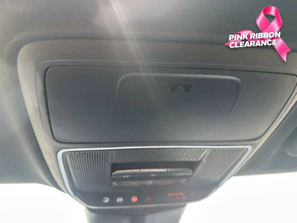 Used 2025 White GMC Denali image 23