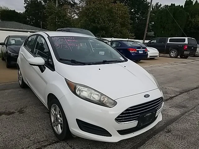 Used 2019 White Ford SE image 5