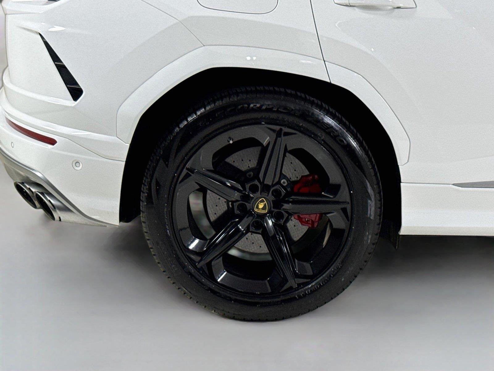 Used 2020 Bianco Icarus Metallic Lamborghini Carbon Bonnett | Custom Exhaust | Only 10K Miles image 39