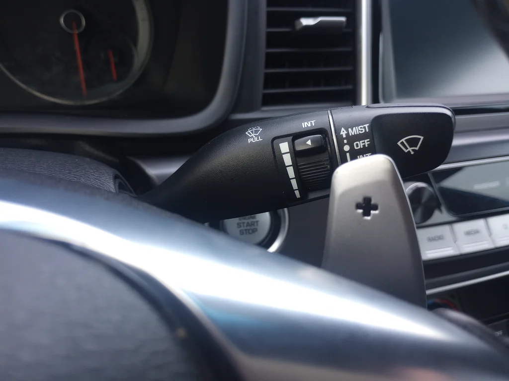 Used 2018 Blue Hyundai Limited image 39