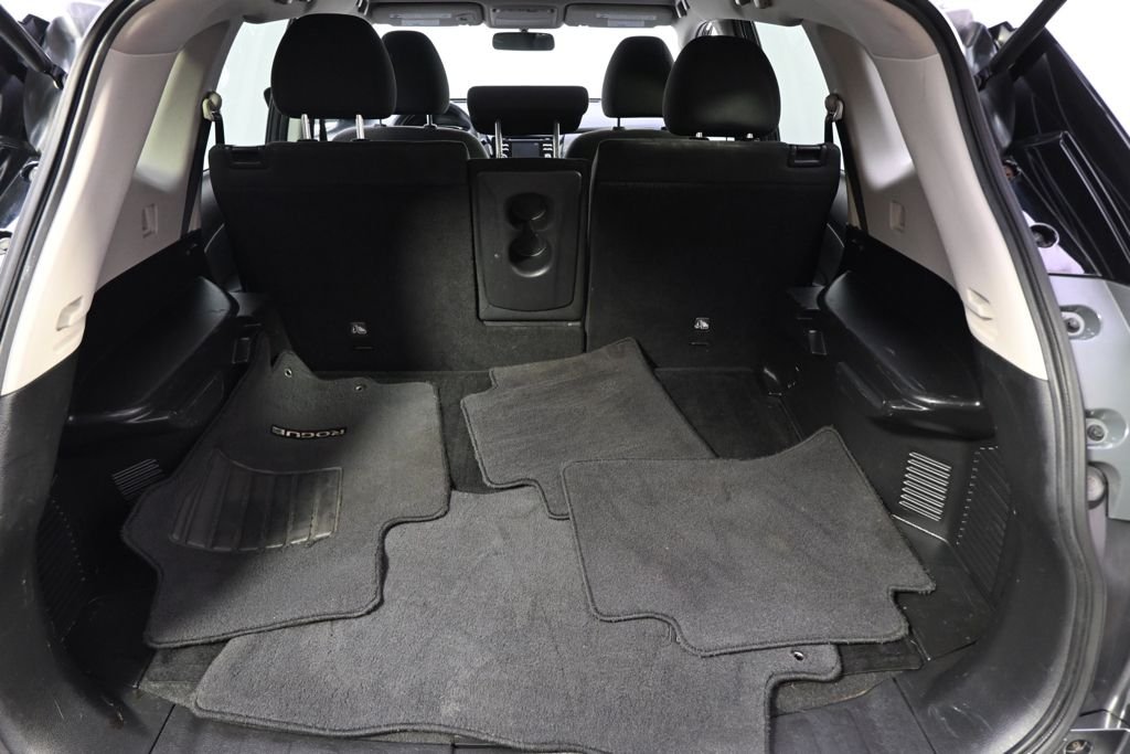 Used 2016 Gun Metallic Nissan S image 17