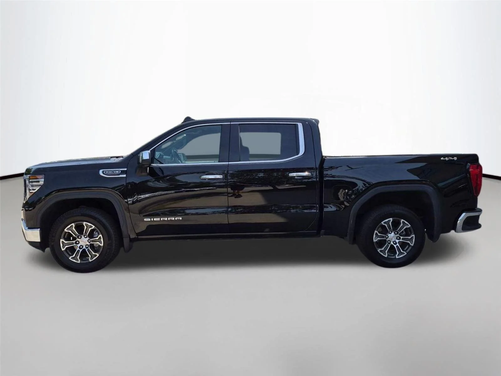Used 2025 Onyx Black GMC SLT image 8