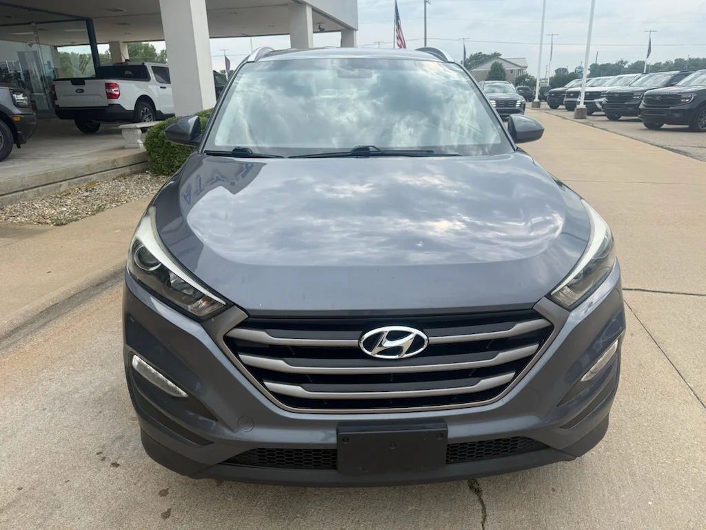Used 2016 Coliseum Grey Hyundai SE image 6