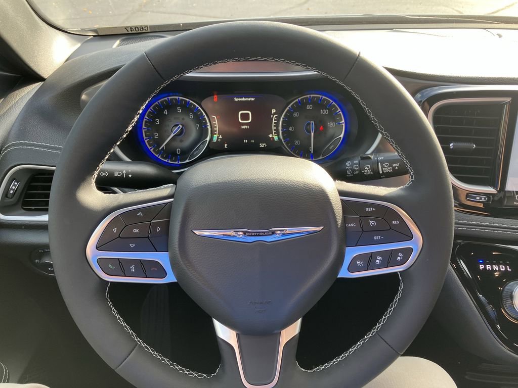 2026 Chrysler Pacifica Select - Photo 13