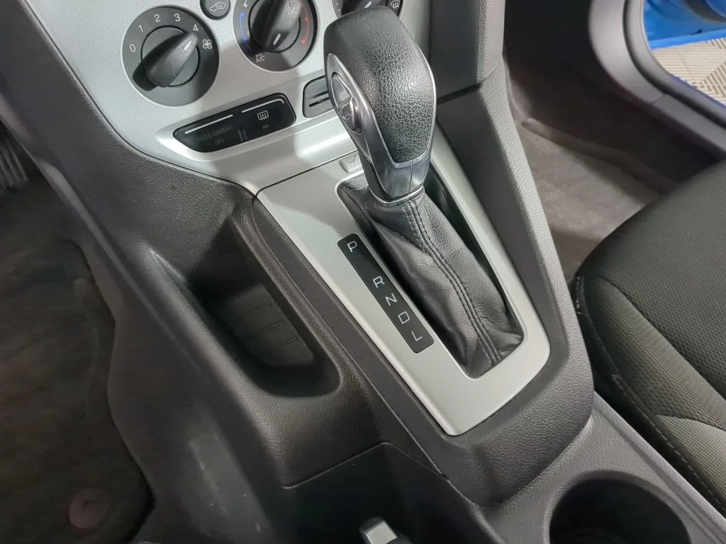 Used 2014 blue Ford SE image 22