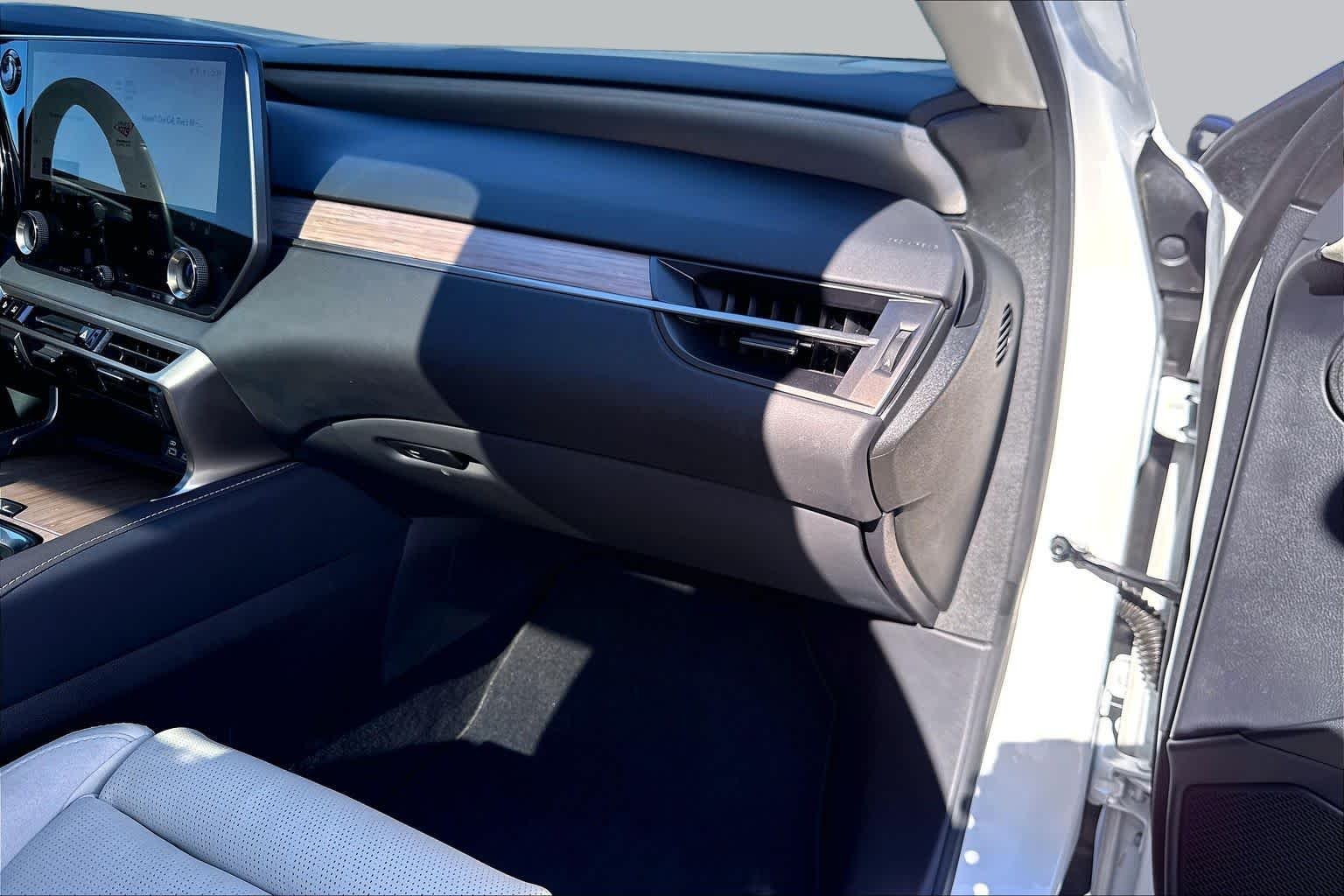 Used 2024 Eminent White Pearl Lexus Luxury image 18