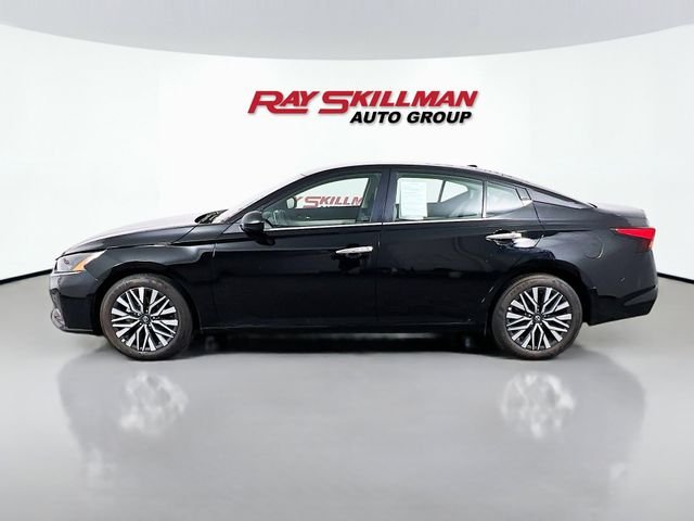 Used 2025 Black Nissan 2.5 SV image 4