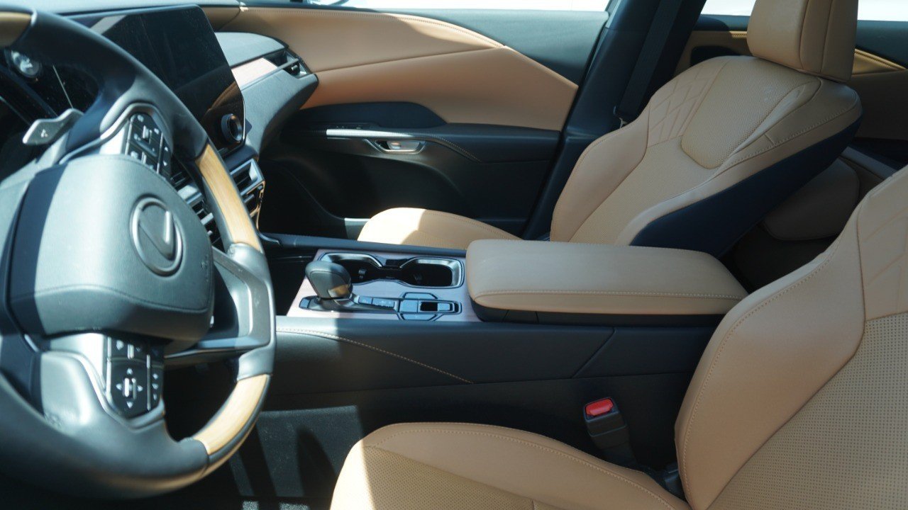 Used 2025 Silver Lexus RX 350 image 9
