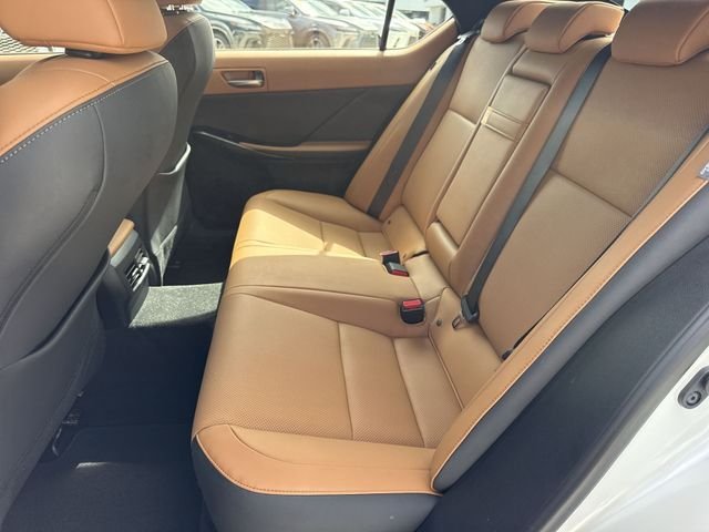 2024 Lexus IS 300 - Photo 23