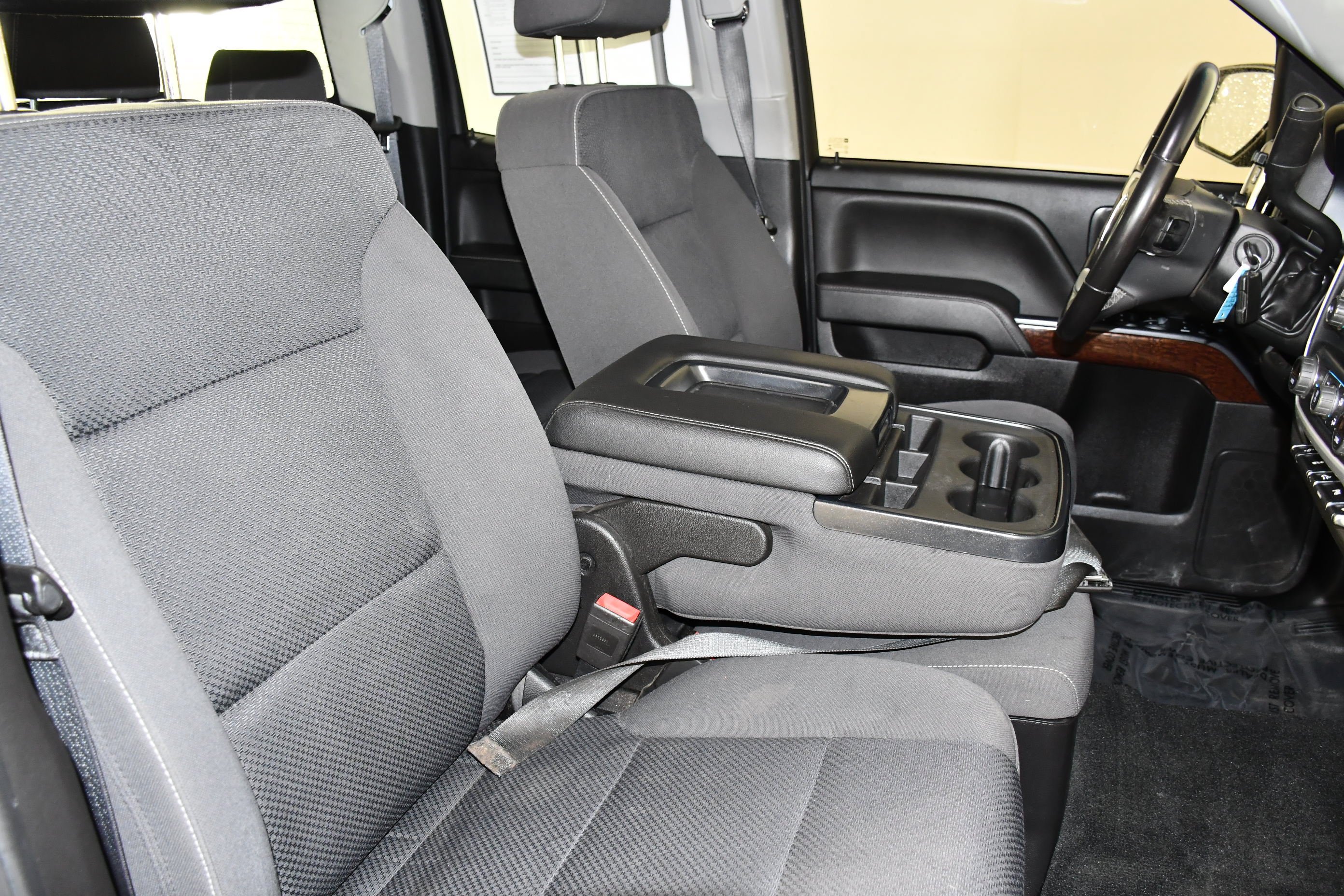 Used 2018 Summit White GMC SLE image 40