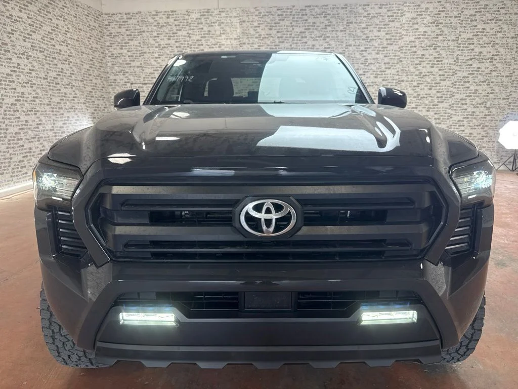 Used 2025 Underground Toyota SR5 image 2